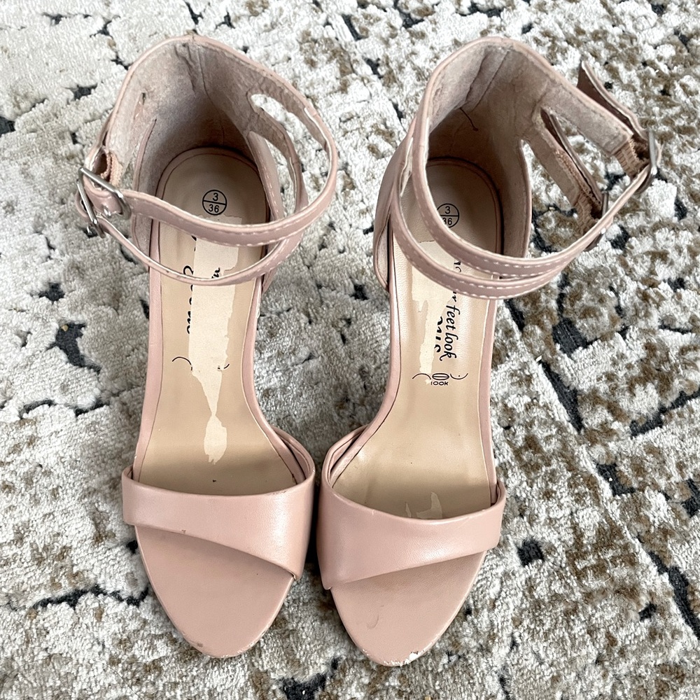 Classic heeled sandals